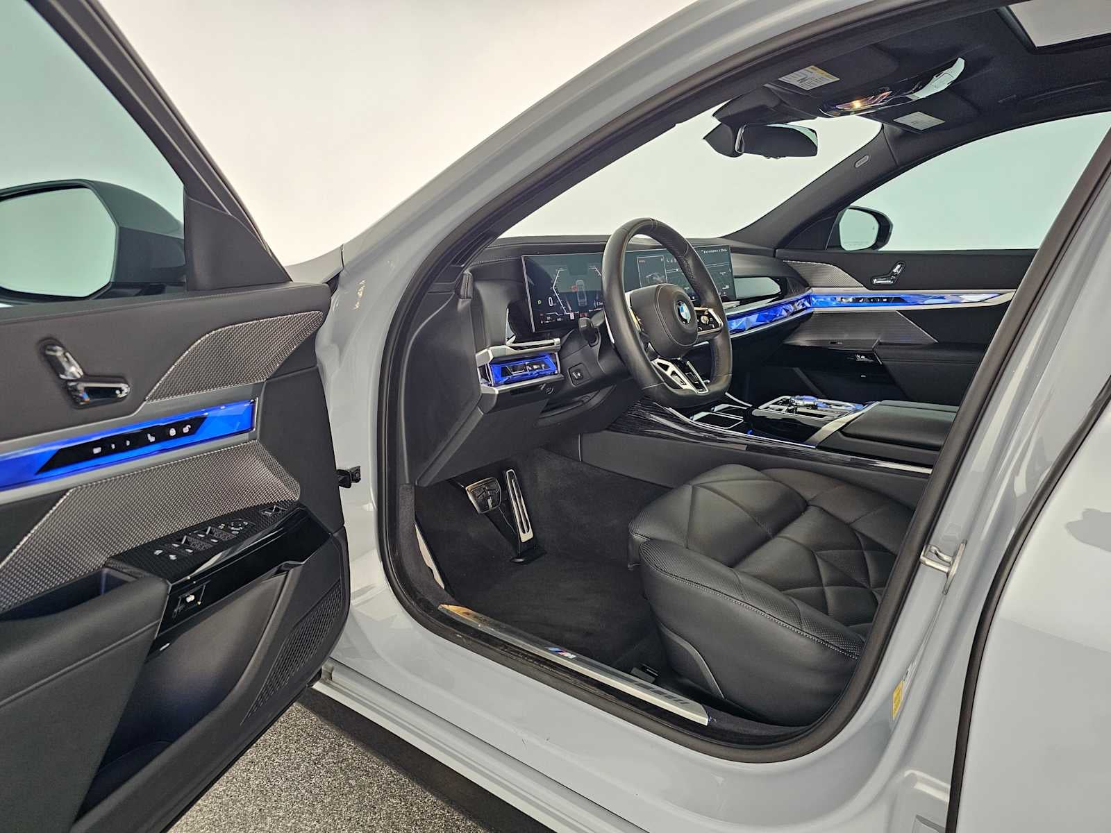 2023 BMW 740i 740i