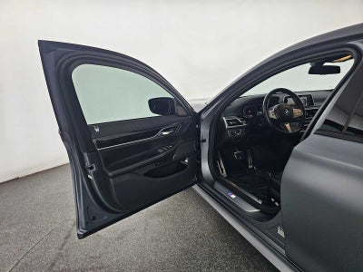 2022 BMW 7 Series 740i