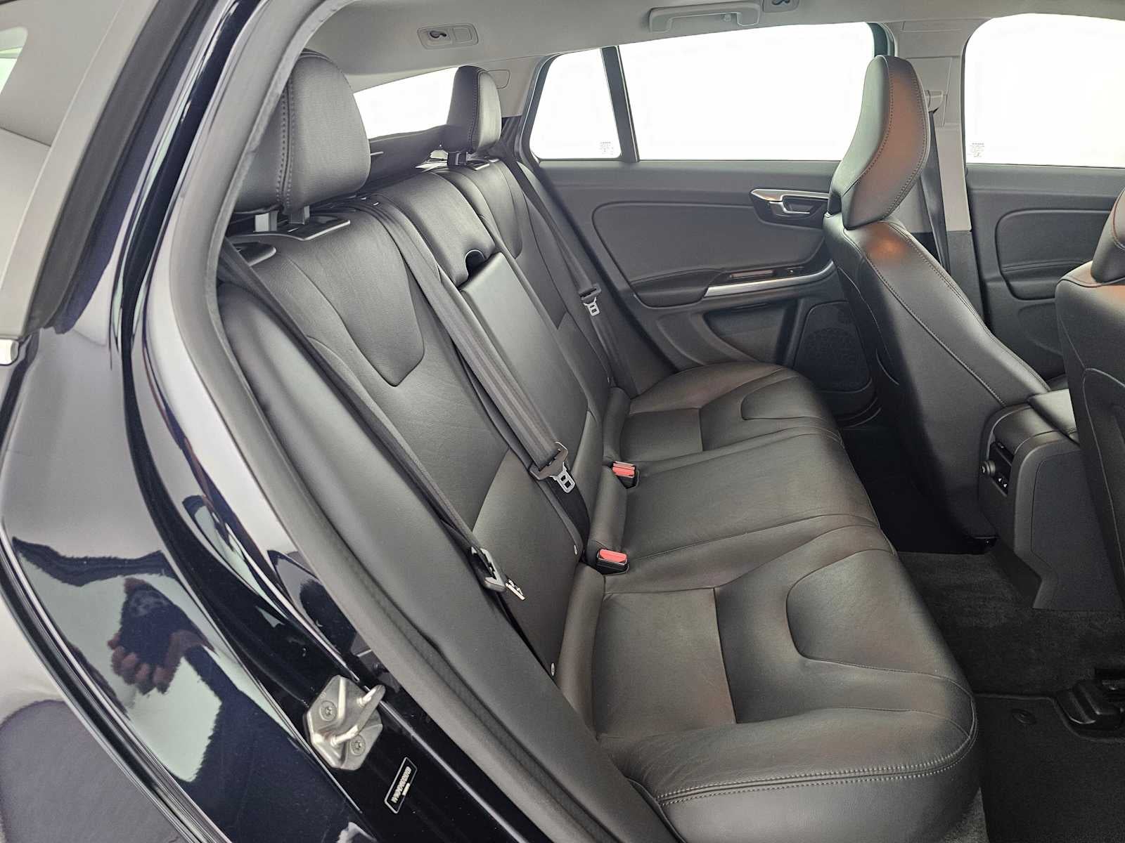 2016 Volvo V60 T5 Drive-E Platinum