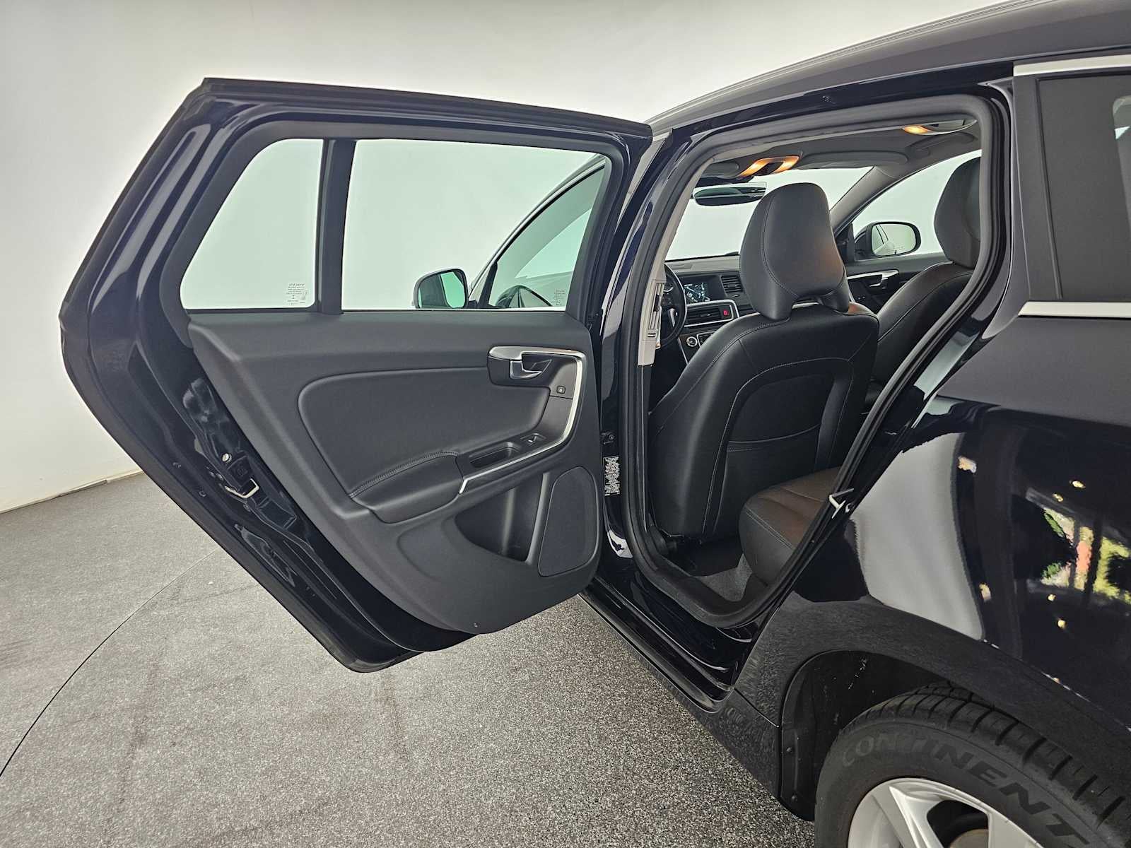 2016 Volvo V60 T5 Drive-E Platinum