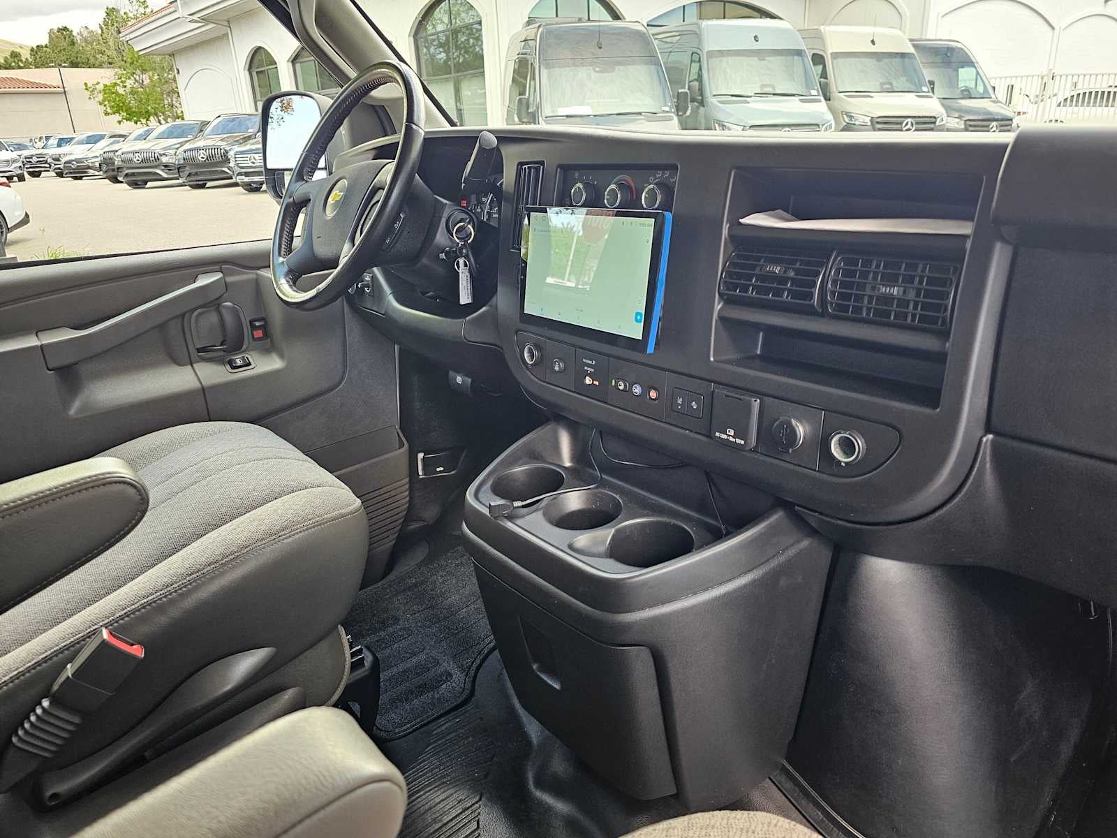2022 Chevrolet Express Passenger LT
