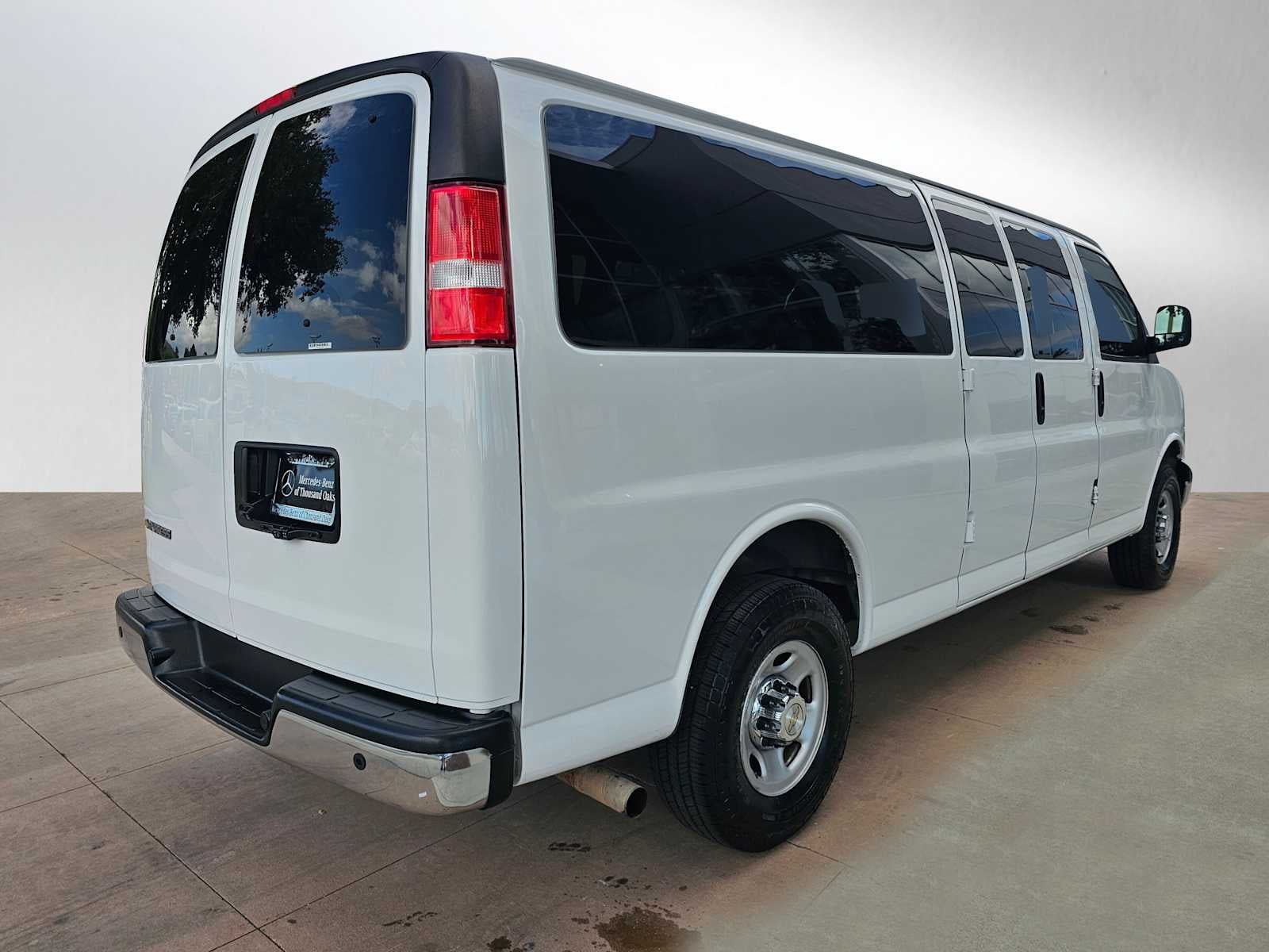 2022 Chevrolet Express Passenger LT