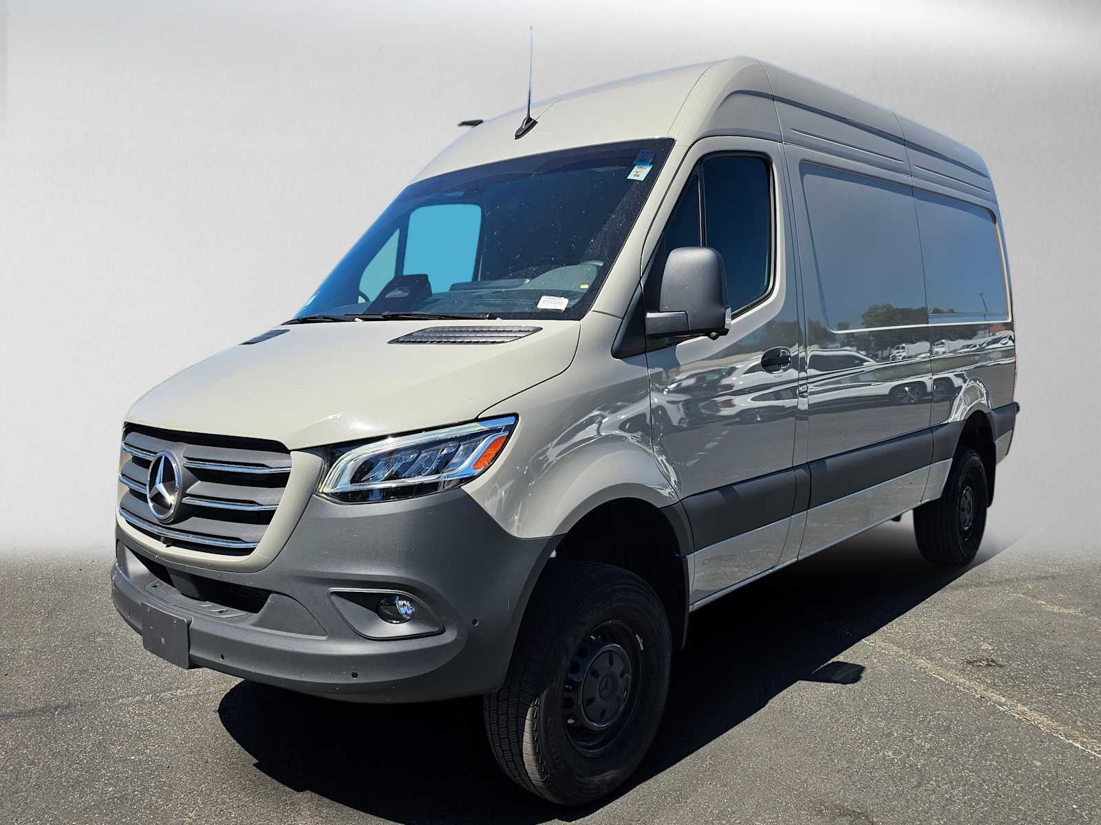 2026 Mercedes-Benz Sprinter 2500 Standard Roof I4 Diesel HO 144 AWD
